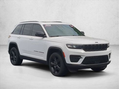 Used 2024 Jeep Grand Cherokee Altitude RWD image 3