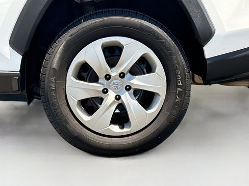 Certified 2022 Toyota RAV4 LE FWD image 30