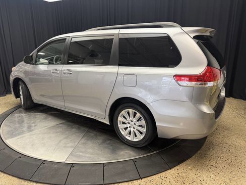 Used 2011 Toyota Sienna LE image 7