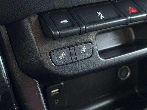 Used 2018 Chevrolet Colorado Z71 AWD/4WD image 33