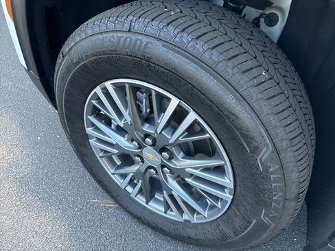 Certified 2025 Chevrolet Traverse LT image 36