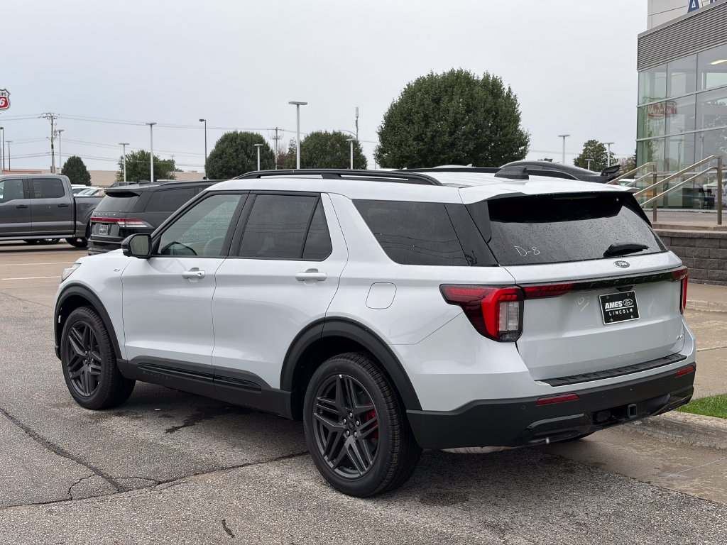 New 2026 Ford Explorer ST-Line w/ ST-Line Street Pack AWD/4WD image 4