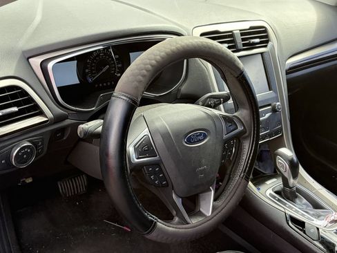 Used 2015 Ford Fusion SE w/ Equipment Group 202A FWD image 7