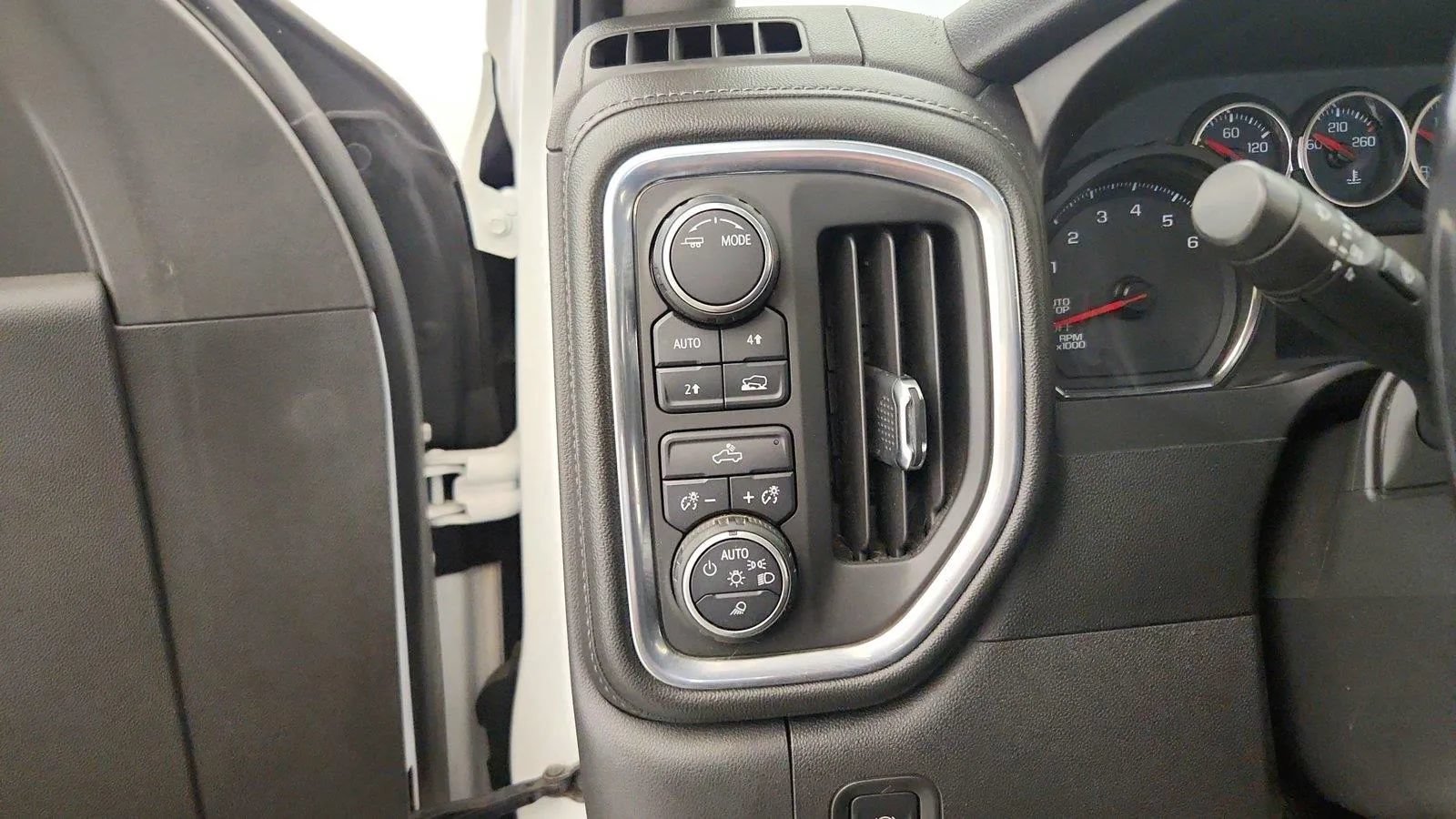 Used 2020 Chevrolet Silverado 1500 LT w/ All-Star Edition AWD/4WD image 17