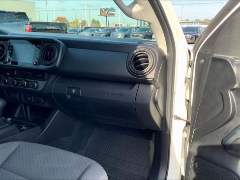 Used 2022 Toyota Tacoma SR image 18