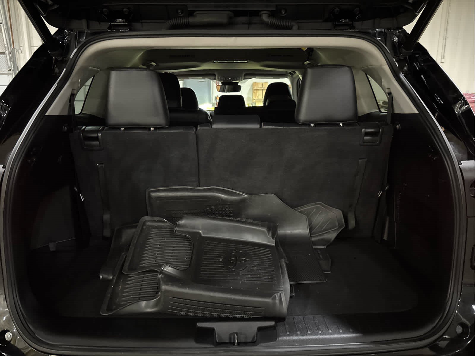 Used 2023 Toyota Highlander XLE AWD/4WD image 7