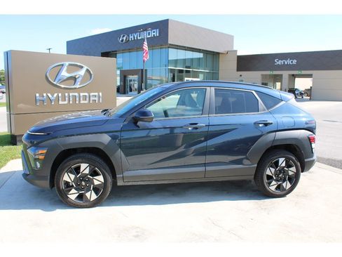 Used 2024 Hyundai Kona SEL AWD/4WD image 3