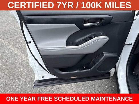 Used 2023 Toyota Highlander XLE FWD image 13