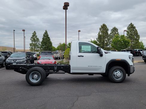 New 2026 GMC Sierra 3500 Pro AWD/4WD image 2