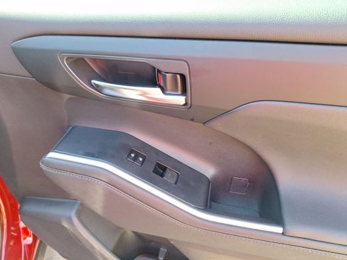 Used 2024 Toyota Highlander LE image 35