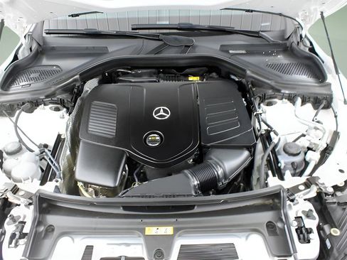 Used 2024 Mercedes-Benz GLC 300 4MATIC image 27