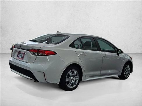 Used 2021 Toyota Corolla LE image 4