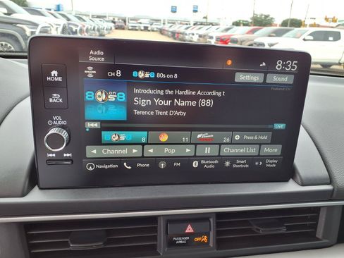 Used 2024 Honda Pilot Touring image 13