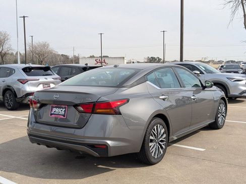 Used 2024 Nissan Altima 2.5 SV image 27