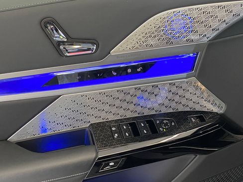 Used 2025 BMW 760i xDrive w/ Executive Package image 11