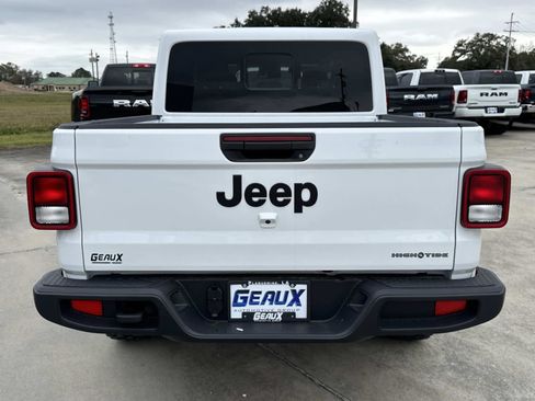 New 2025 Jeep Gladiator Sport image 10