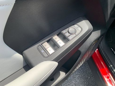 New 2025 Mitsubishi Outlander SE image 8