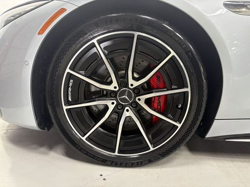 Used 2022 Mercedes-Benz SL 55 AMG 4MATIC w/ Driver Assistance Package image 41