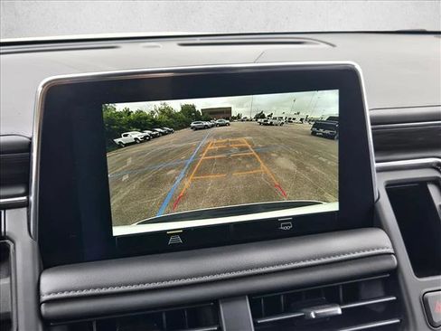 Used 2024 Chevrolet Suburban LT RWD image 15