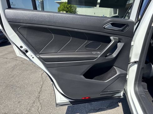 Certified 2024 Volkswagen Tiguan SE FWD image 25