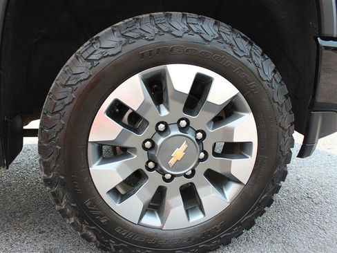Used 2023 Chevrolet Silverado 2500 Custom w/ Custom Value Package AWD/4WD image 10