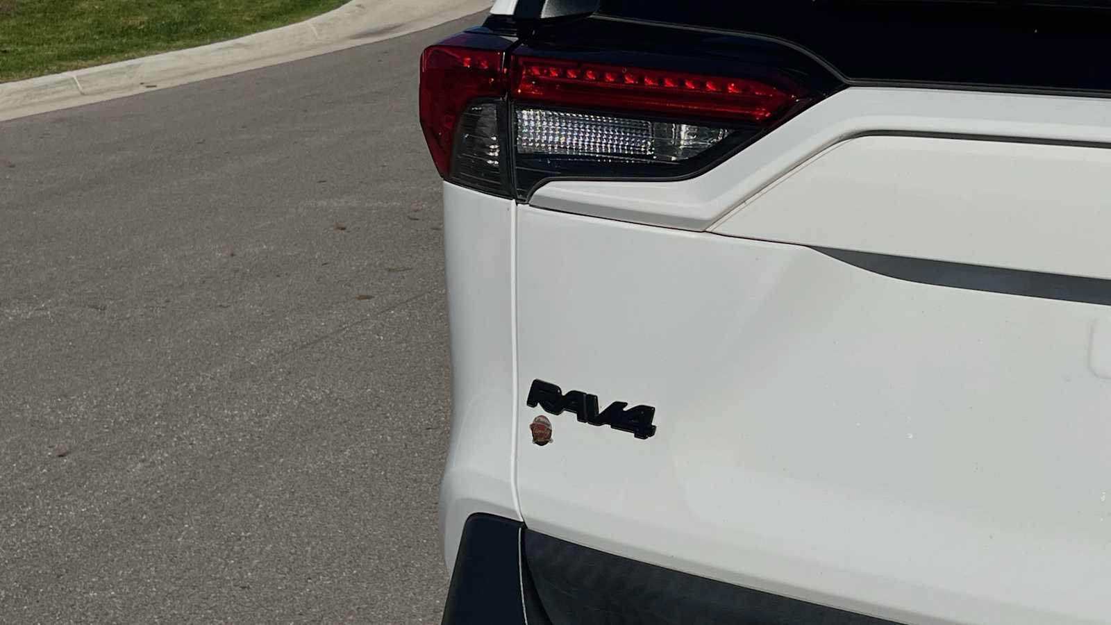 Used 2019 Toyota RAV4 LE FWD image 25