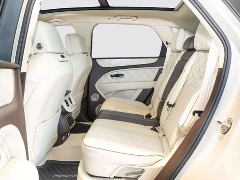 Used 2022 Bentley Bentayga AWD/4WD image 54