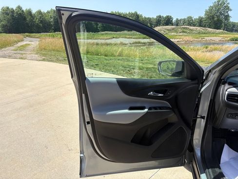 Used 2024 Chevrolet Equinox LS w/ LS Convenience Package FWD image 13