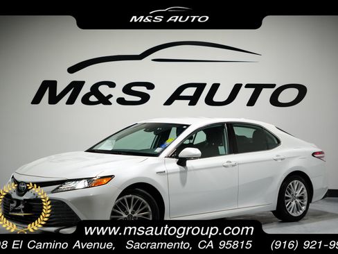 Used 2020 Toyota Camry XLE image 1