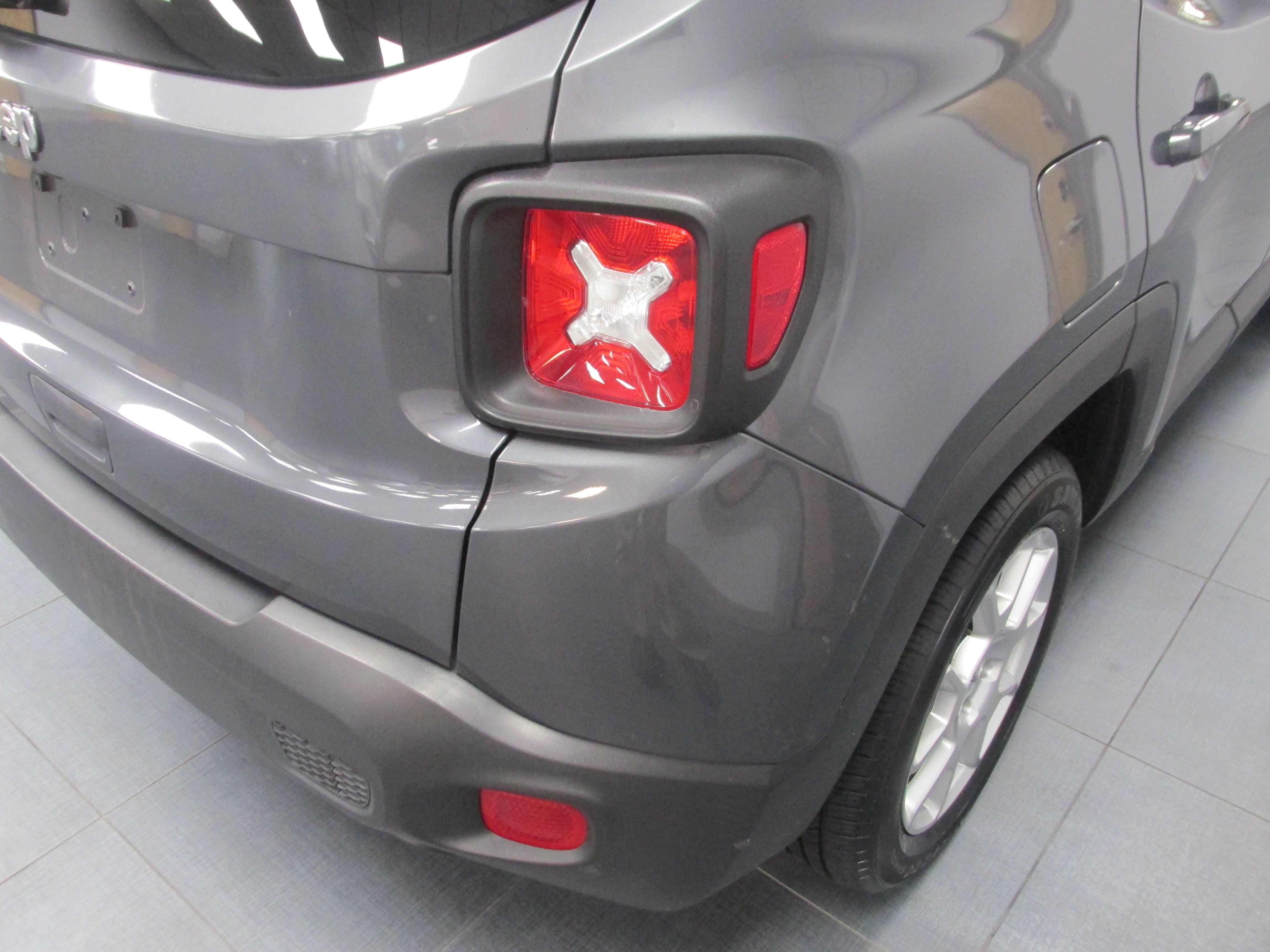 Used 2023 Jeep Renegade Latitude AWD/4WD image 11