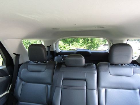 Used 2025 Ford Explorer Active w/ Active Comfort Package AWD/4WD image 13