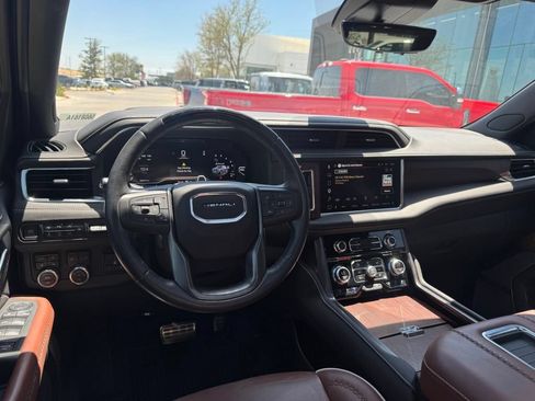 Used 2023 GMC Yukon Denali Ultimate AWD/4WD image 3