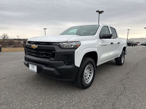 Used 2024 Chevrolet Colorado W/T w/ WT Convenience Package II image 4