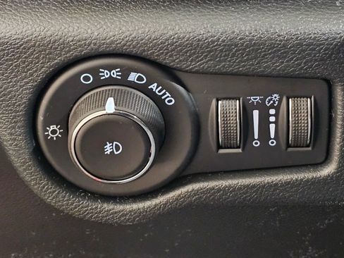 New 2026 Chrysler Pacifica Select image 22