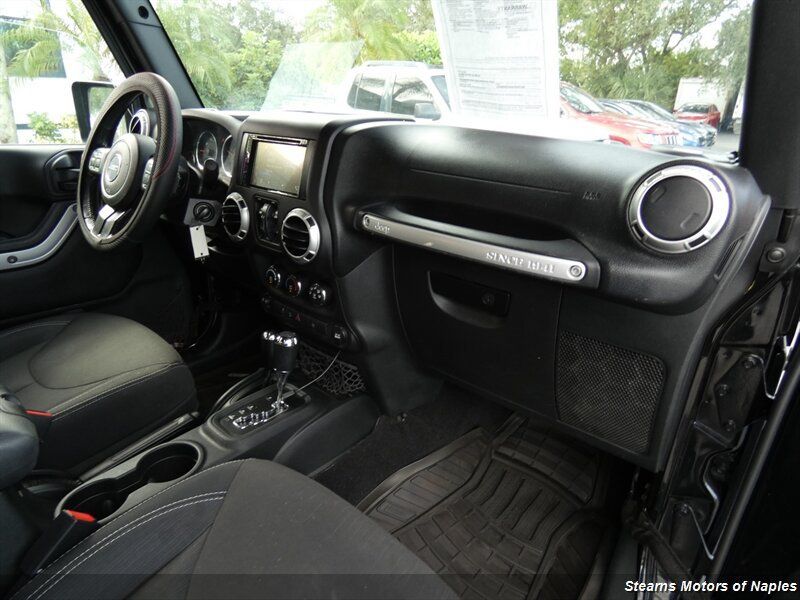 Used 2017 Jeep Wrangler Unlimited Sahara w/ Connectivity Group AWD/4WD image 43
