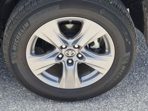 Used 2023 Toyota RAV4 LE AWD/4WD image 16