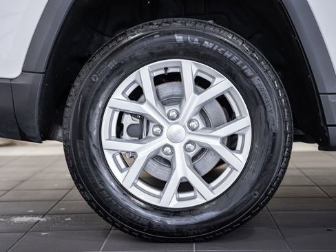 Certified 2024 Jeep Grand Cherokee L Limited w/ Luxury Tech Group II image 21