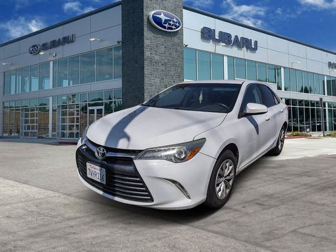 Used 2017 Toyota Camry LE FWD image 1