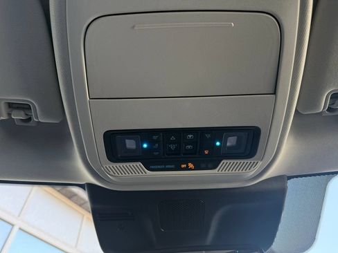 Used 2025 Ford Expedition Platinum AWD/4WD image 28