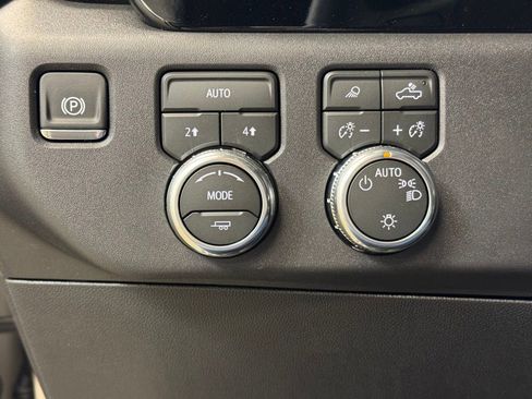 New 2026 GMC Sierra 1500 SLE w/ Preferred Package AWD/4WD image 29