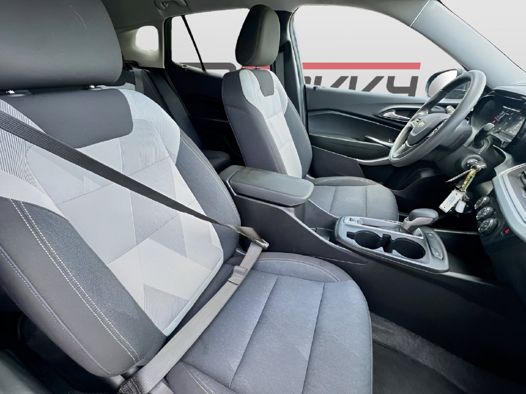 Used 2025 Chevrolet Trax LS FWD image 25