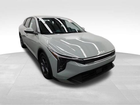 Used 2025 Kia K4 LXS image 2