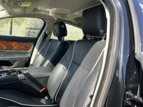 Used 2019 Jaguar XJ R-Sport RWD image 16
