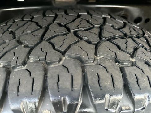 Used 2008 Nissan Frontier SE w/ SE Value Truck Pkg image 23