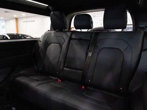 Used 2023 Land Rover Defender 90 V8 AWD/4WD image 17