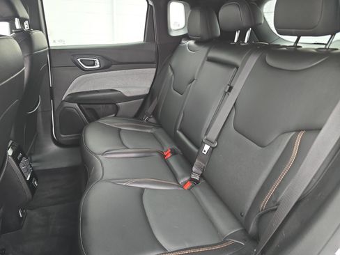 Used 2023 Jeep Compass Latitude image 13