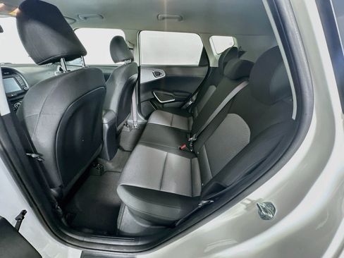 Used 2025 Kia Soul LX w/ LX Technology Package FWD image 28