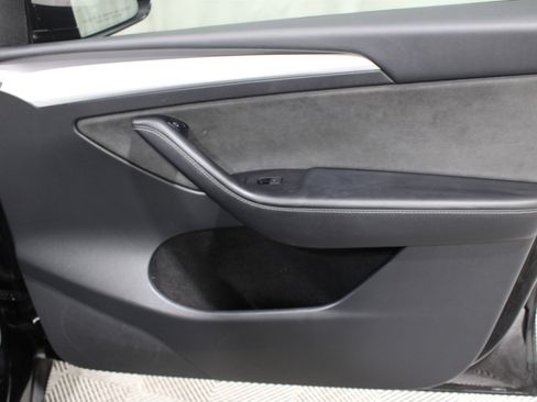 Used 2023 Tesla Model Y Performance image 23