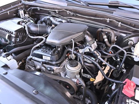 Used 2015 Toyota Tacoma PreRunner w/ SR5 Package RWD image 31