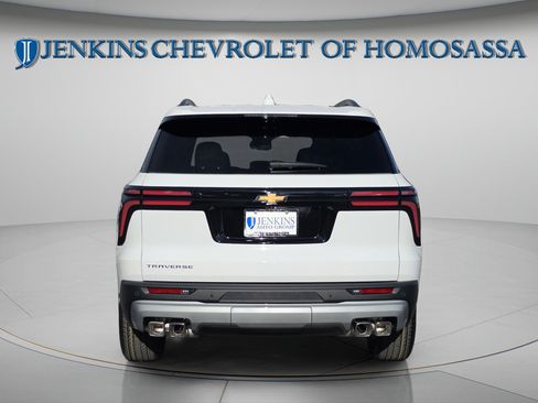 New 2027 Chevrolet Traverse LT w/ Driver Confidence Package FWD image 6